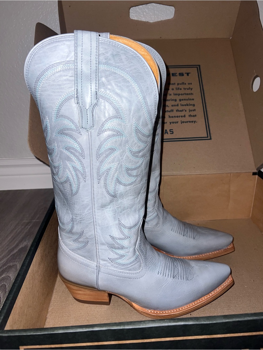 NWT Tecovas The Annie Slate Blue Size 8